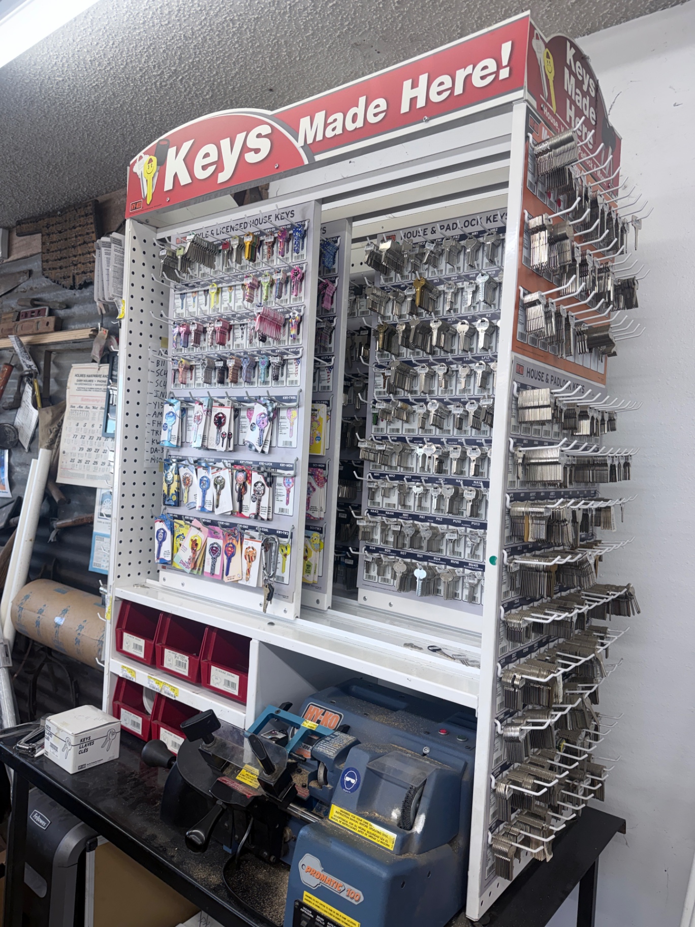 Key cutting station with hundreds of key blanks and a key machine